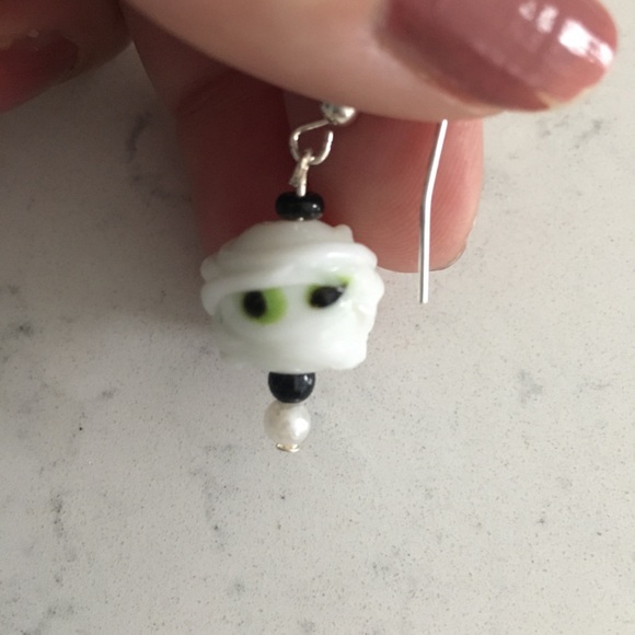 🎃Creepy mummy head earrings - Picture 3 of 5